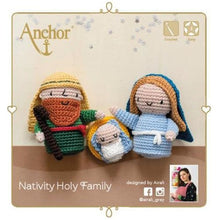Lade das Bild in den Galerie-Viewer, Anchor Häkelpackung - Heilige Familie - Nativity Holy Family Kit
