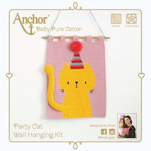 Lade das Bild in den Galerie-Viewer, Anchor Baby Pure Cotton Häkel Kit - Feiernde Katze 3D Wandbehang
