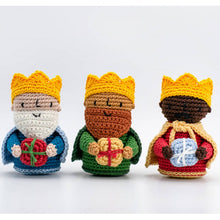 Lade das Bild in den Galerie-Viewer, Anchor Häkelpackung - Heilige Drei Könige - Christmas Nativity 3 Kings Amigurumi
